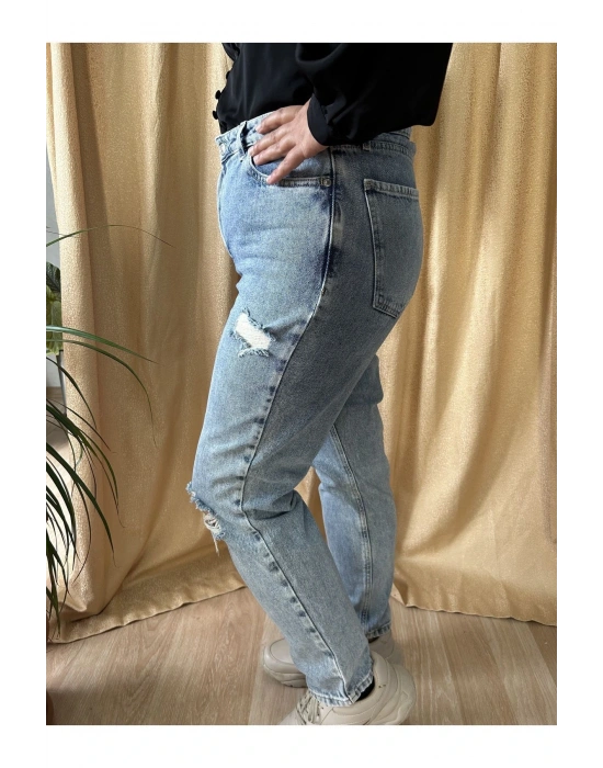 Mavi Kar Yıkama Mom Fit Yırtık Detaylı Jean Pantolon