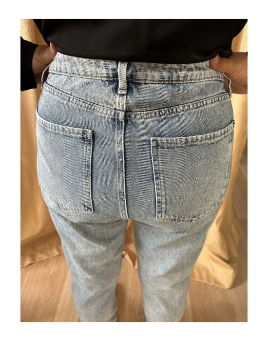 Mavi Kar Yıkama Mom Fit Yırtık Detaylı Jean Pantolon