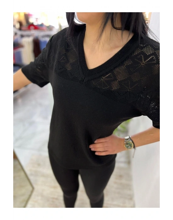 Kadın V Yaka Motifli Kısa Kol Triko T-Shırt