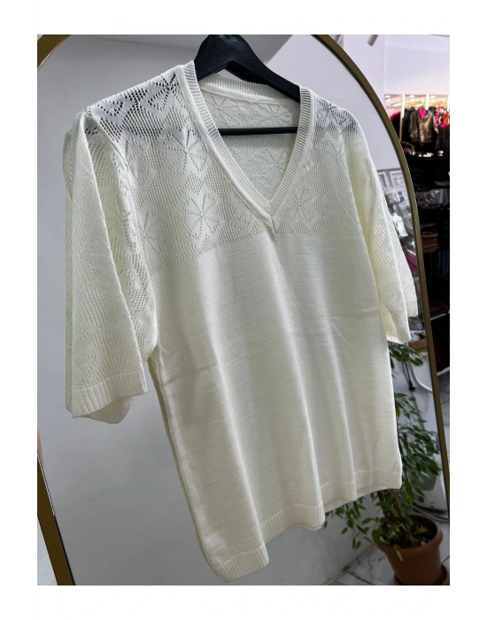 Kadın V Yaka Motifli Kısa Kol Triko T-Shırt