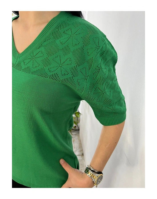 Kadın V Yaka Motifli Kısa Kol Triko T-Shırt