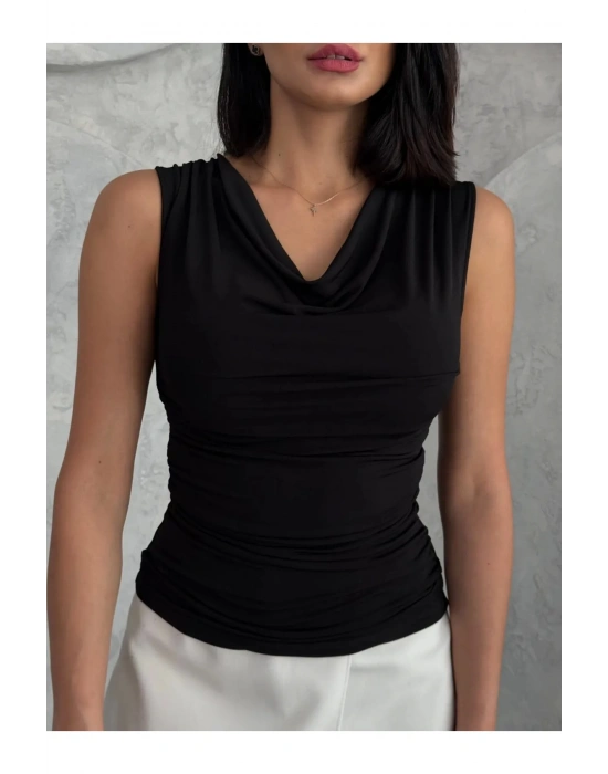 Kadın Siyah Degaje Yaka Dökümlü Drapeli Kolsuz Bluz