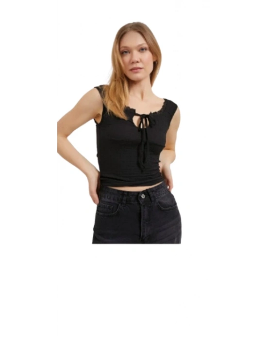 Kadın Yaka Bağcıklı Dantel Detay Kolsuz Bluz