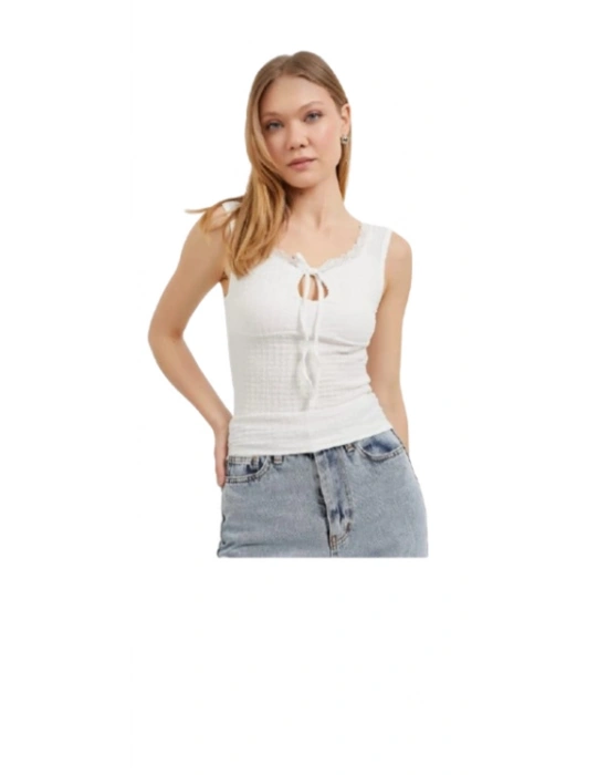 Kadın Yaka Bağcıklı Dantel Detay Kolsuz Bluz