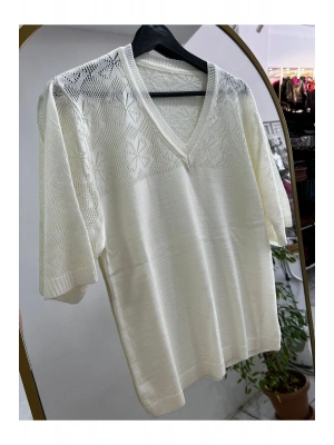 Kadın V Yaka Motifli Kısa Kol Triko T-Shırt