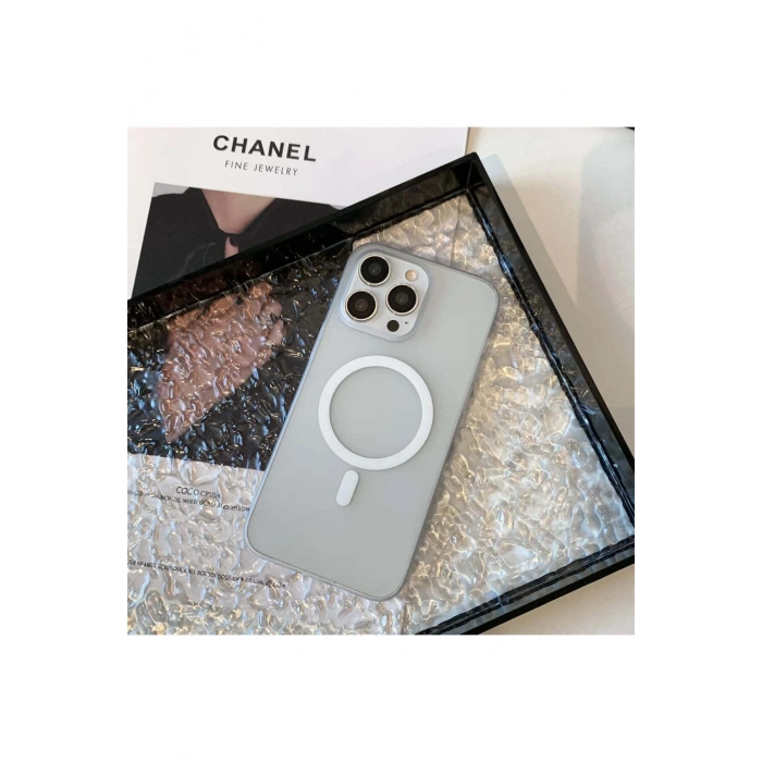 iPhone 16 Pro ile Uyumlu Minimalist Tasarım Mat Buzlu Soft Slim MagSafe Özellikli PC Kılıf