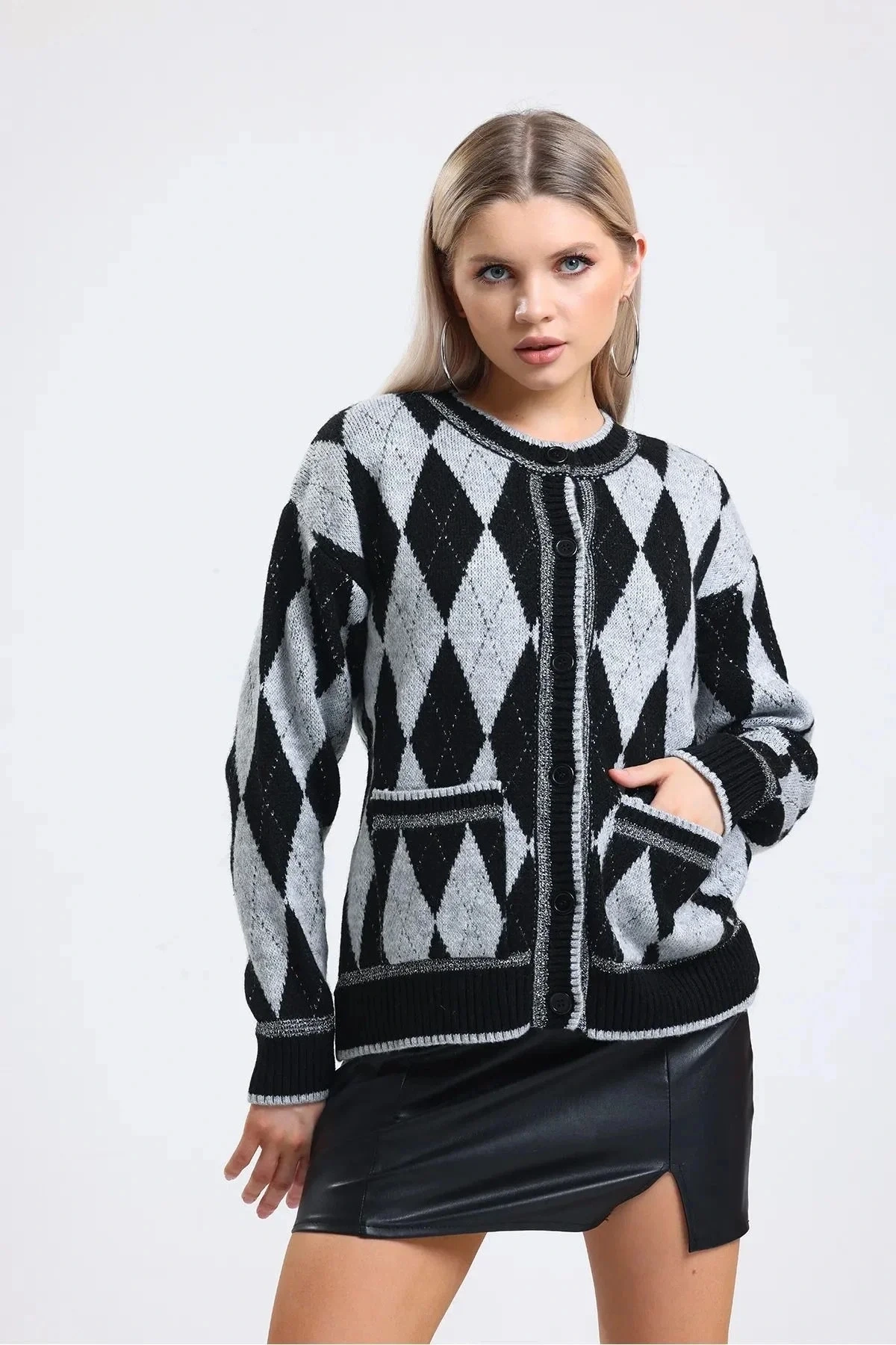 Kadın Siyah Gri Baklava Desenli Simli Düğmeli Cepli Bisiklet Yaka Triko Hırka