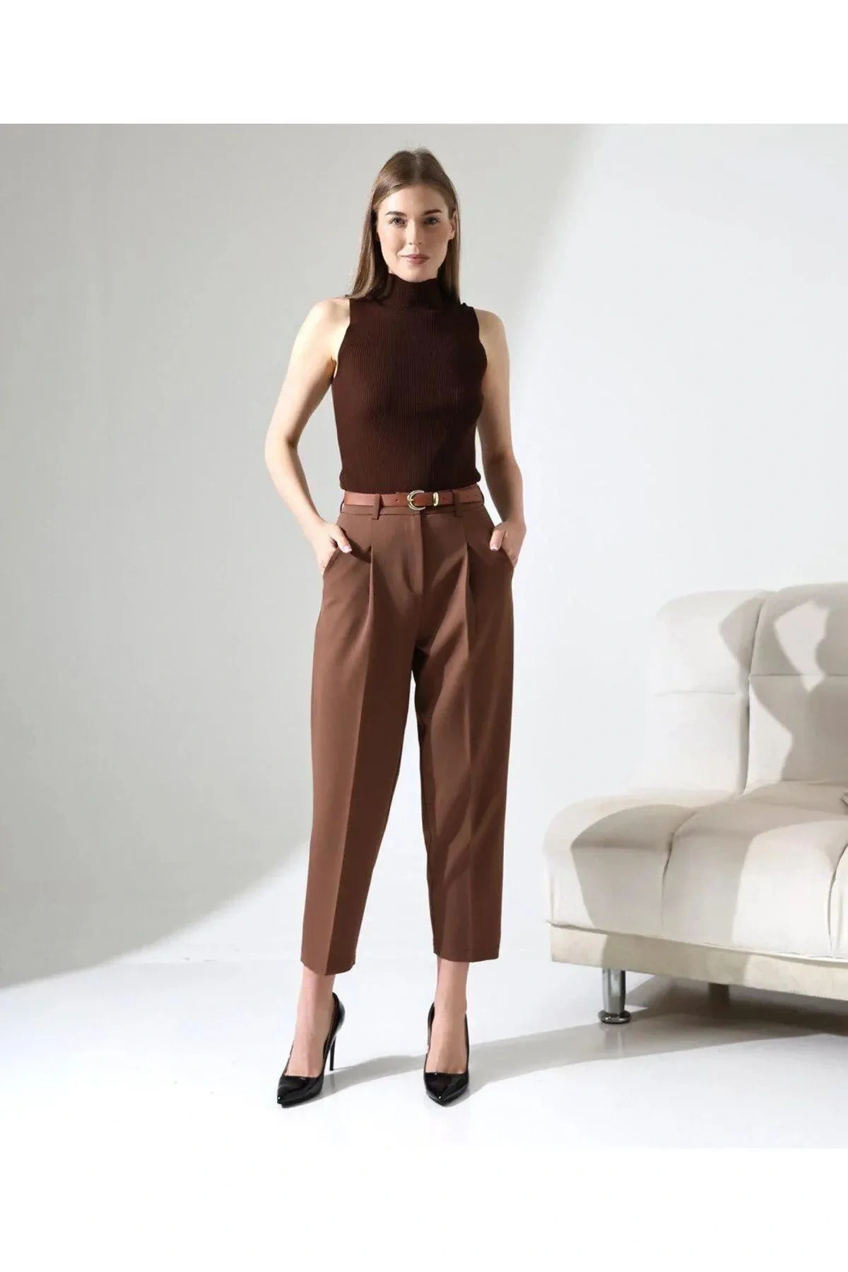 bysoca Kadın Acı Kahve Yüksek Bel Pileli Straight Kemerli Bilek Boy Havuç Kesim Kumaş Pantolon