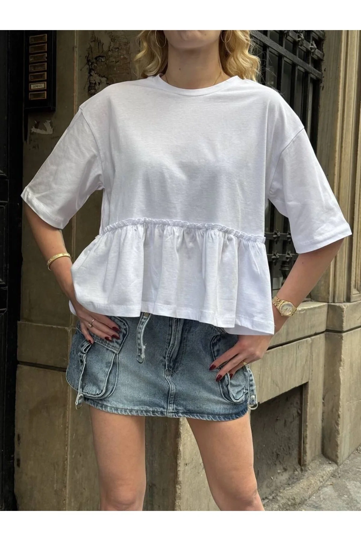 bysoca Kadın Beyaz Bisiklet Yaka Kısa Kollu Eteği Büzgülü Volanlı Oversize Basic Tişört