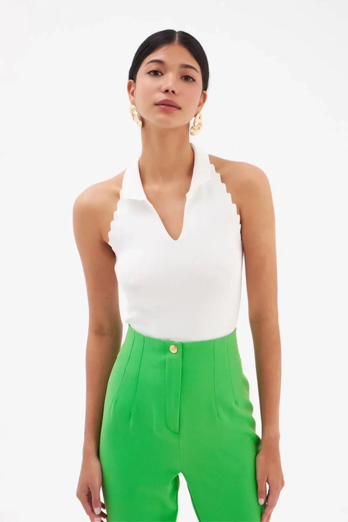 bysoca Kadın Beyaz Gömlek Yaka Halter Kesim Sırtı Açık Kenarları Tırtıklı Fitilli Triko Crop Bluz