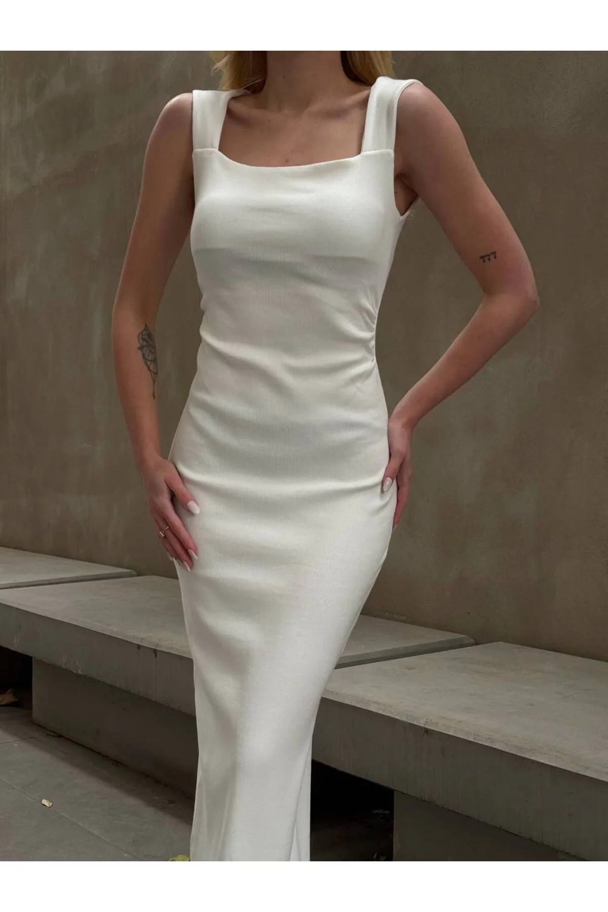 bysoca Kadın Ekru Kare Yaka Askılı Yandan Yırtmaçlı Korsaj Detaylı Vücudu Saran Ribana Maxi Elbise