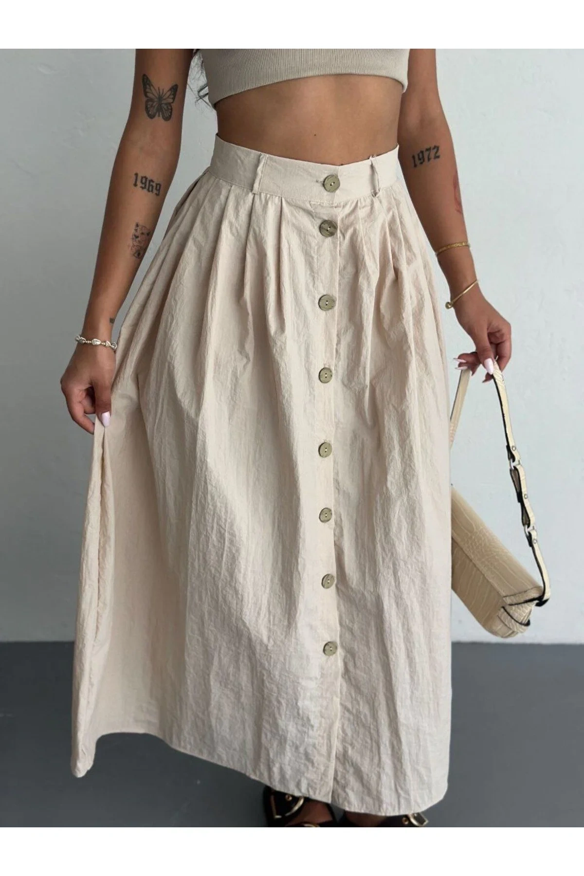 bysoca Kadın Krem Yüksek Bel Pileli Önden Düğmeli Yırtmaçlı Kloş Kesim Oversize Midi Poplin Etek