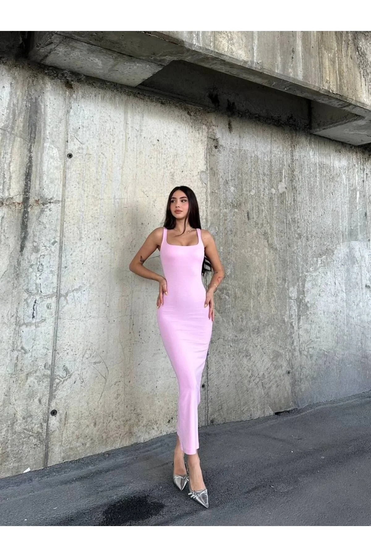 bysoca Kadın Pembe Kare Yaka Kalın Askılı Sırtı Açık Vücudu Saran Kaşkorse Uzun Maxi Boy Elbise