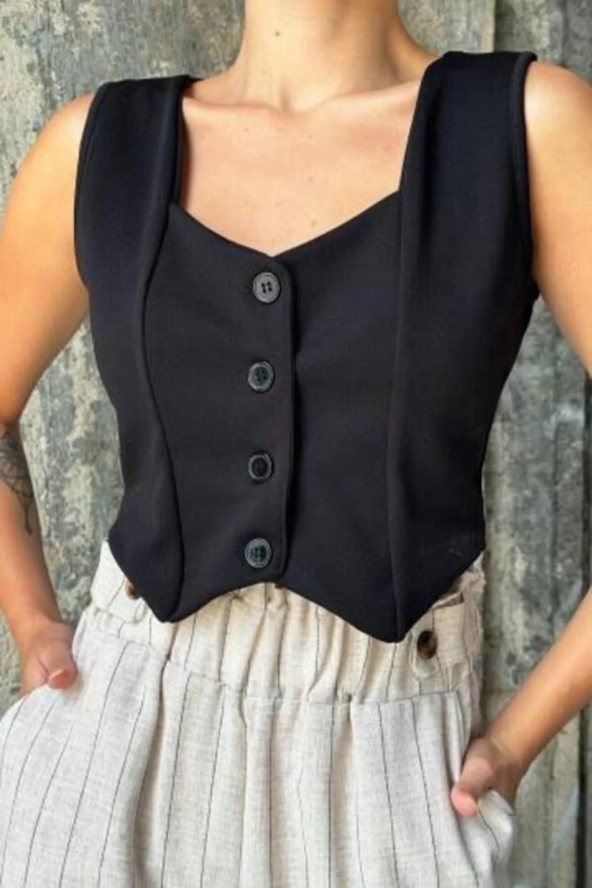 bysoca Kadın Siyah Kalp Yaka Önü Düğmeli Asimetrik Kesim Korseli Crop Yelek