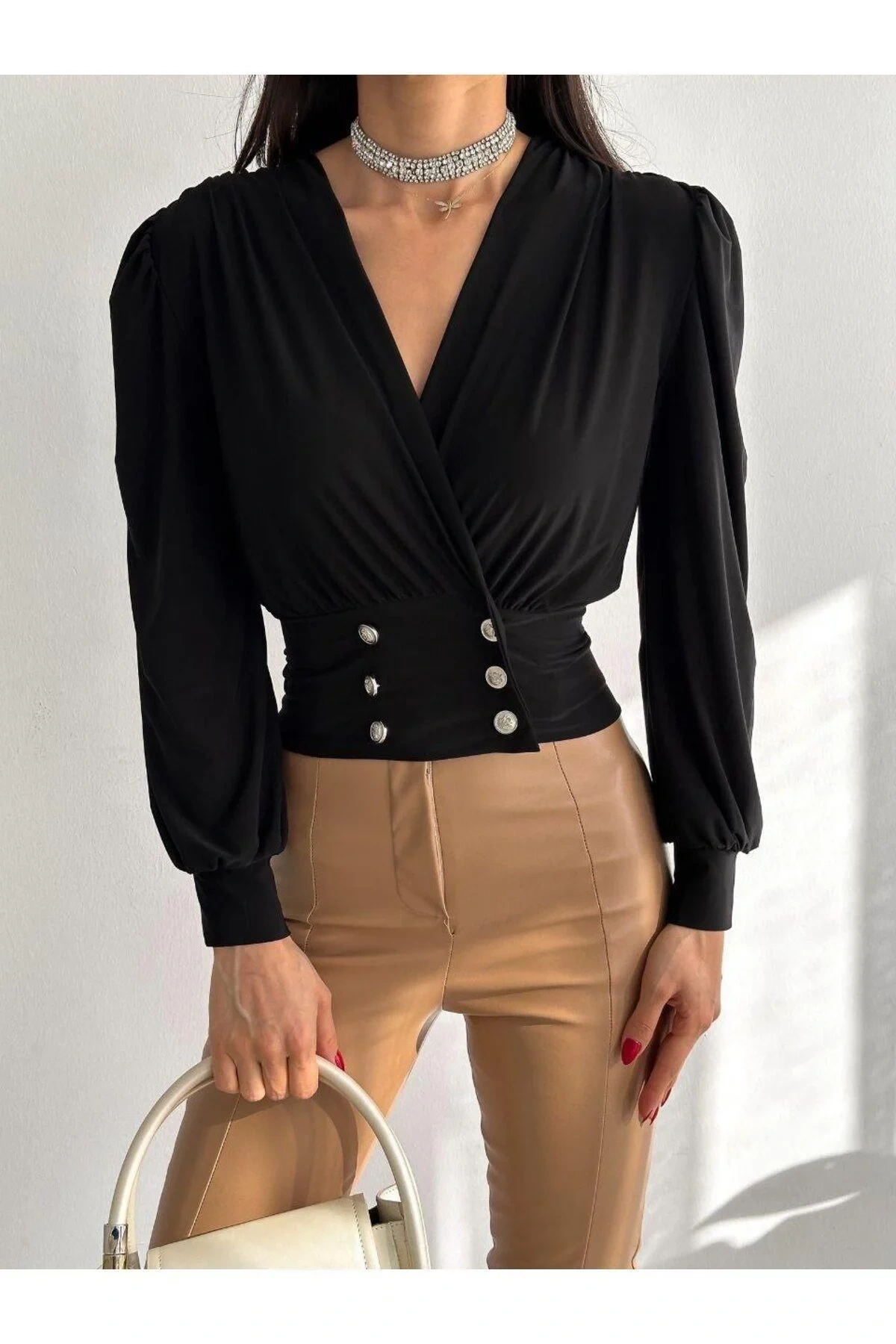 Kadın Siyah Kruvaze Yaka Beli Düğme Detaylı Korsajlı Uzun Kollu Body Bluz