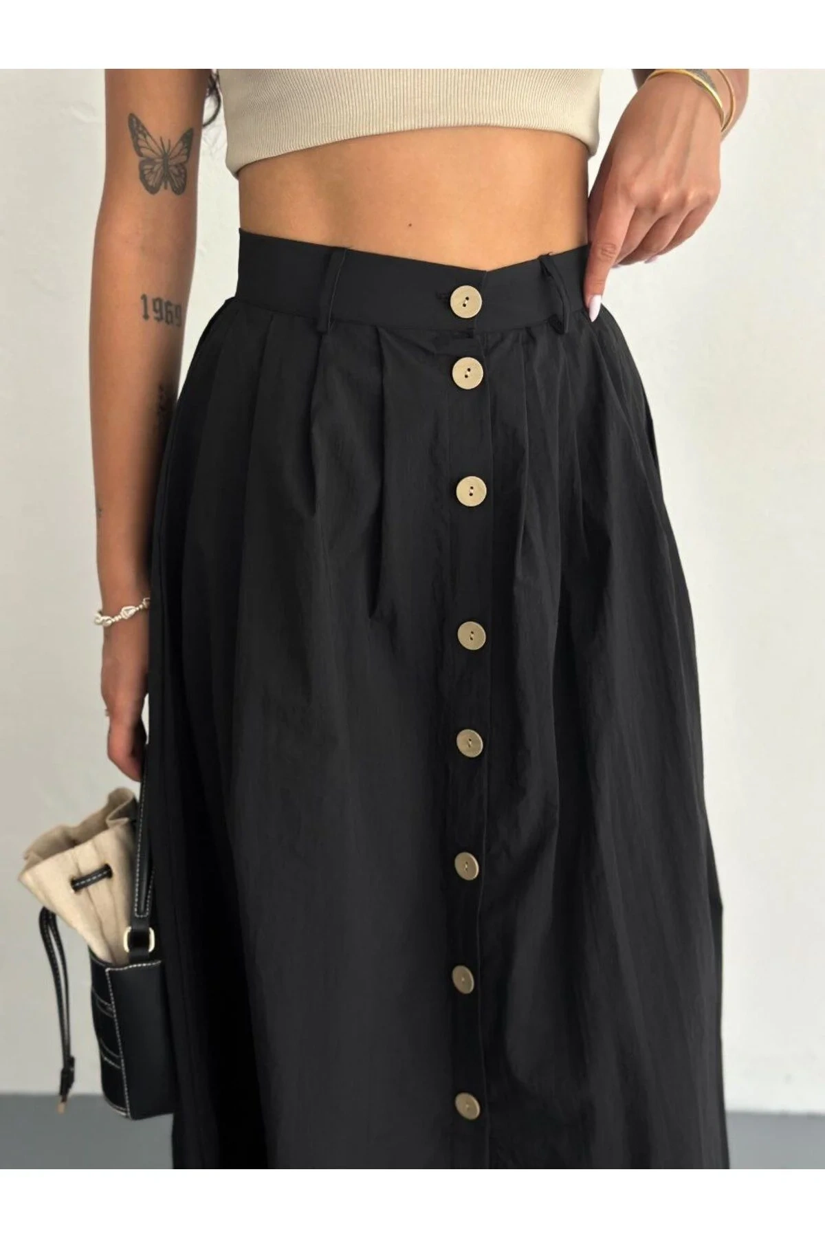 bysoca Kadın Siyah Yüksek Bel Pileli Önden Düğmeli Yırtmaçlı Kloş Kesim Oversize Midi Poplin Etek