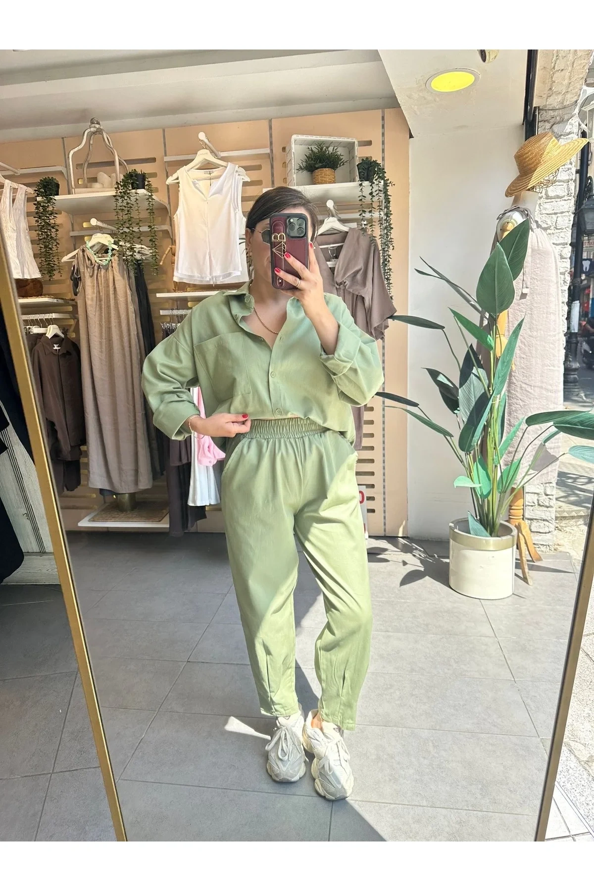 bysoca Kadın Yeşil Oversize Yıkamalı Gabardin Gömlek ve Beli Lastikli Havuç Pantolon İkili Takım