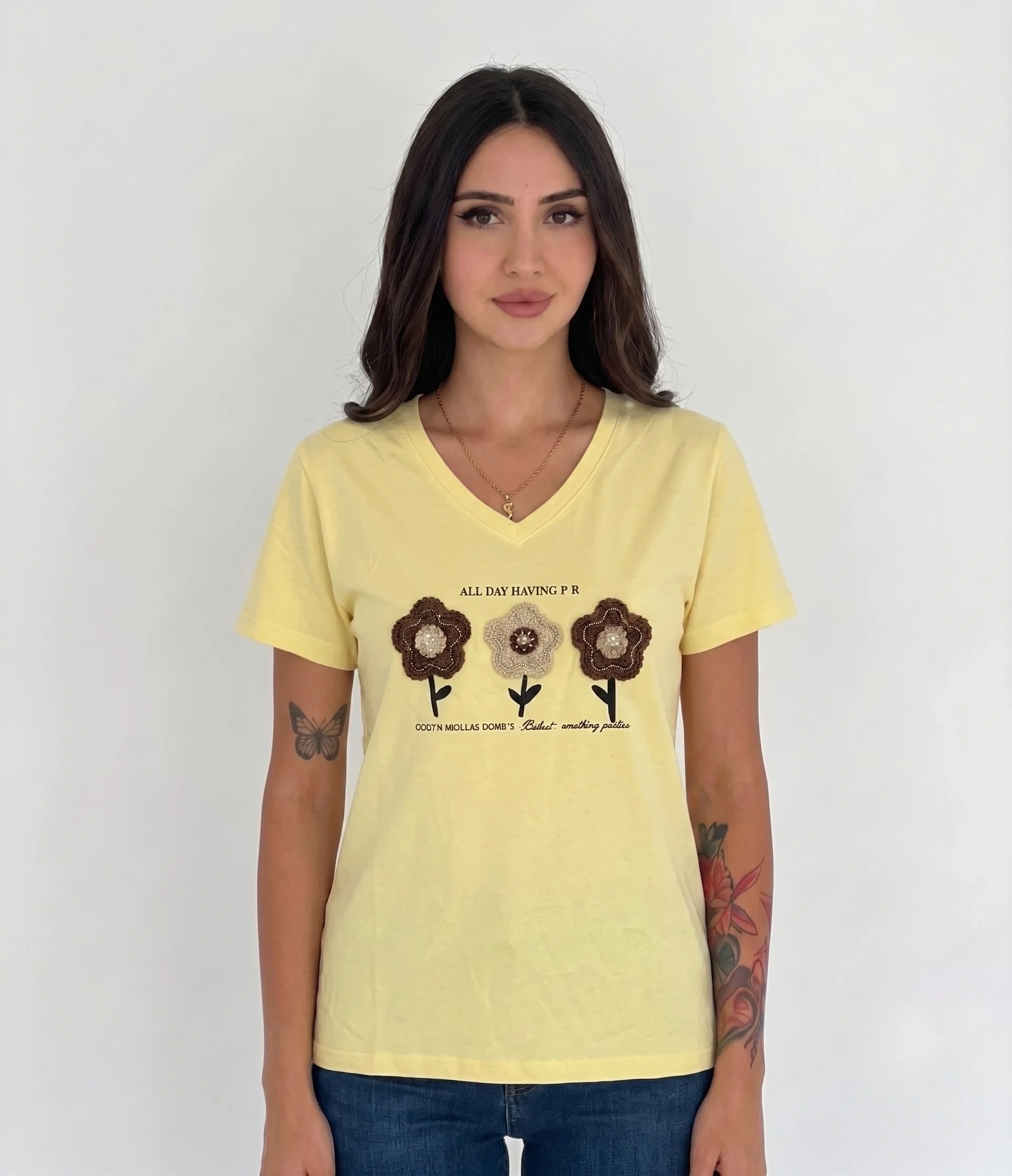 Kadın Sarı V Yaka %100 Pamuklu Boncuk Nakış İşlemeli T-Shirt Çiçekli