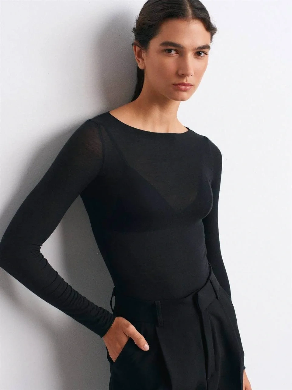 Kadın Siyah Kayık Yaka Uzun Kollu Transparan Hafif Kaşmir Dokulu Bluz Body