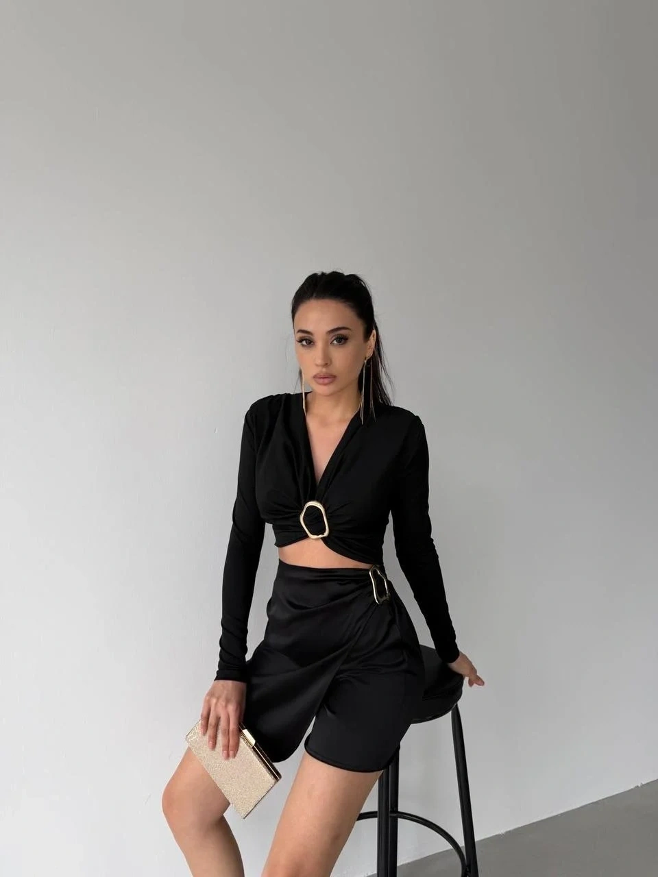 Kadın Siyah V Yaka Halka Aksesuarlı Uzun Kol Çift Kat Esnek Sandy Crop Bluz