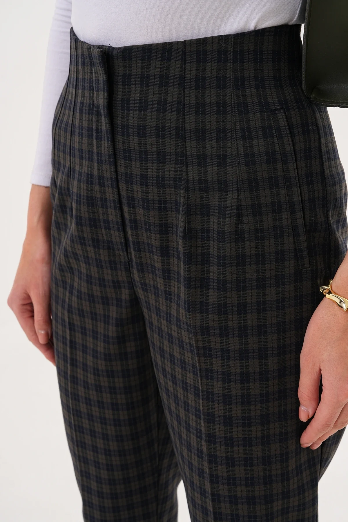 bysoca Kadın Lacivert Kareli Yüksek Bel Pens Detaylı Bilek Boy Havuç Kesim Kumaş Pantolon