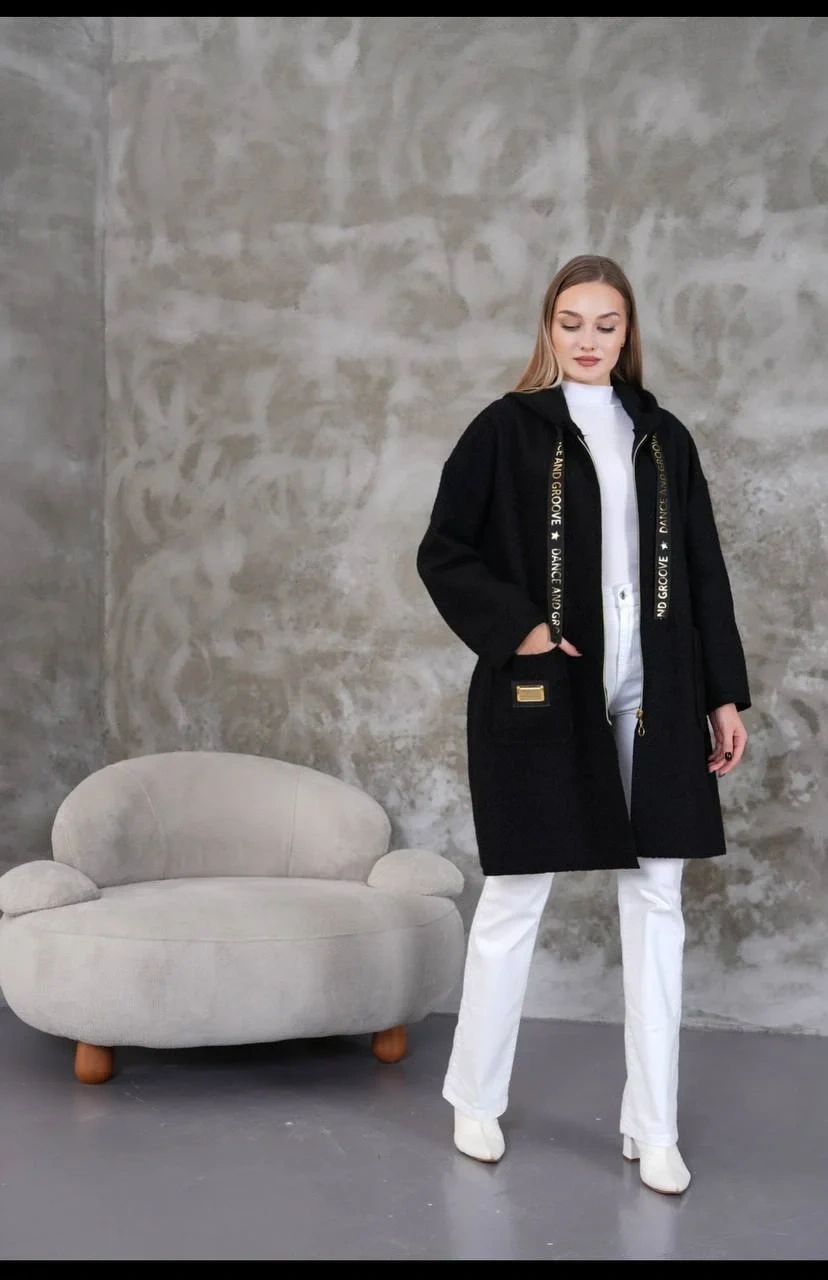 bysoca Kadın Siyah Kapüşonlu Yazı Şeritli Fermuarlı Cepli Oversize Buklet Kaban Hırka