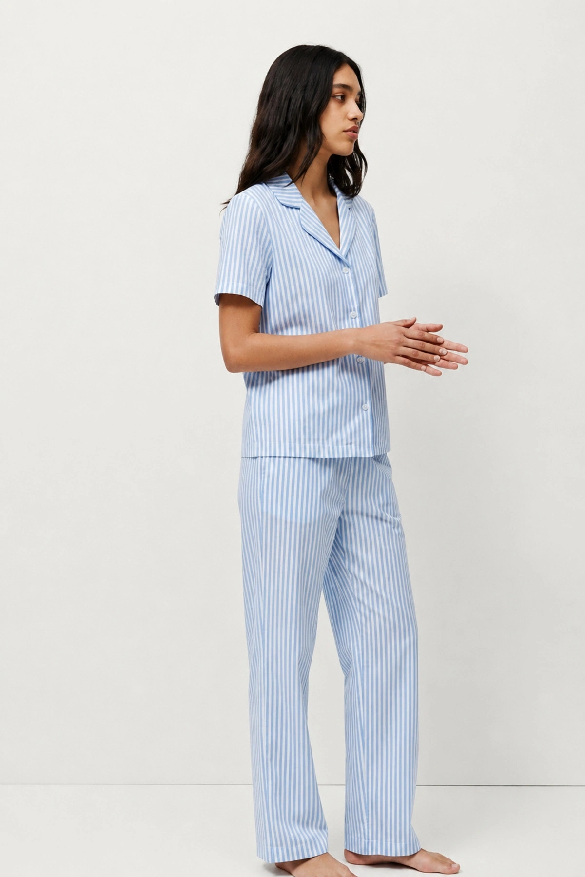 Kadın Mavi Çizgili Kısa Kollu Gömlek Yaka Düğmeli Pantolonlu Pamuklu Pijama Takımı
