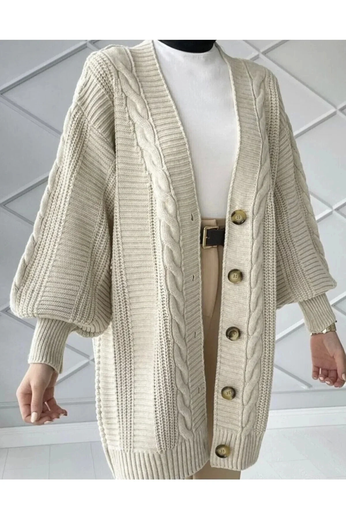 Kadın Ekru Saç Örgü Detaylı Düğmeli Uzun Kollu Oversize Triko Hırka Ceket