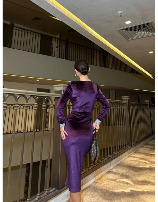Kadın Bisiklet Yaka Vatkalı Manşet Detay Kadife Kumaş Midi Boy Elbise