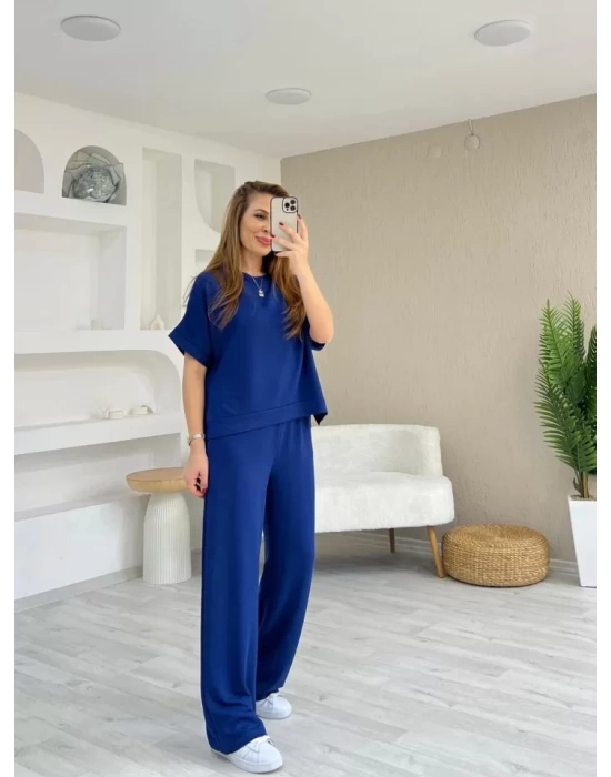 Kadın Modal Kumaş V Yaka Tişört Ve Bol Kesim Pantolon Ikili Takım