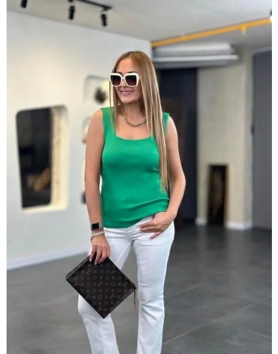 Kare Yaka Kalın Askılı Beyaz Triko Bluz