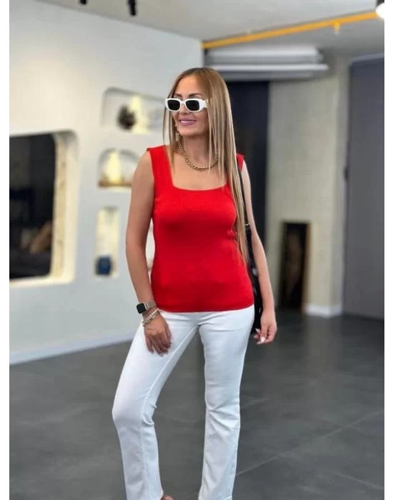 Kare Yaka Kalın Askılı Beyaz Triko Bluz