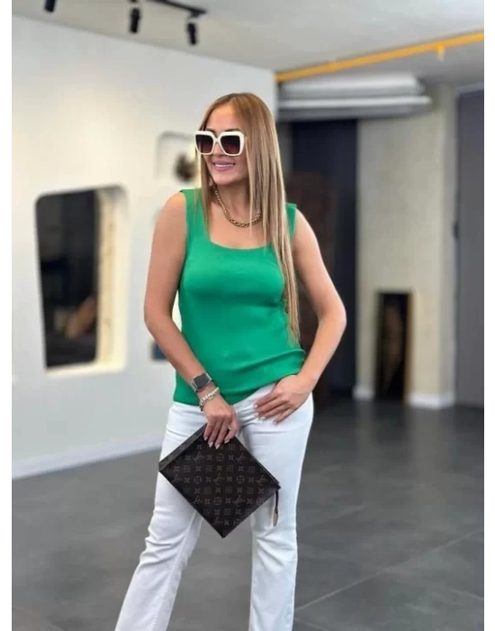Kare Yaka Kalın Askılı Beyaz Triko Bluz