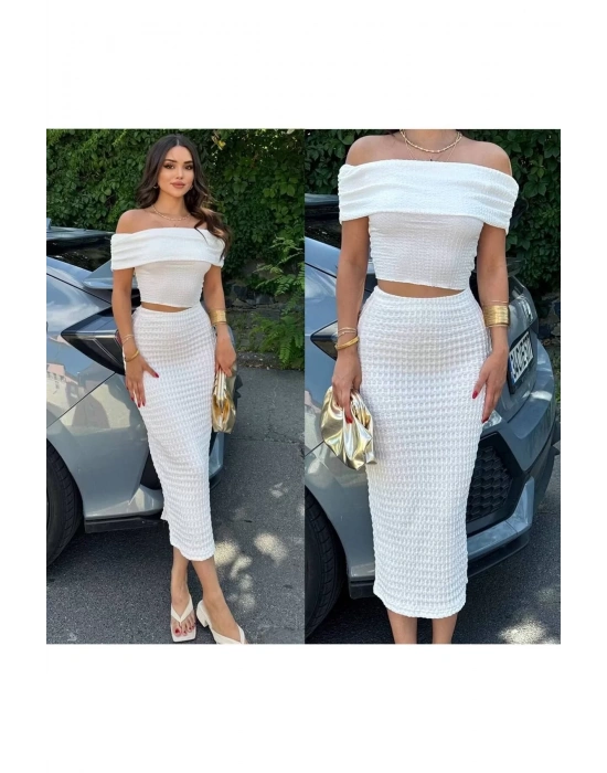 bysoca Kadın Beyaz Madonna Yaka Düşük Omuz Gofre Kumaş Dokulu Crop Bluz