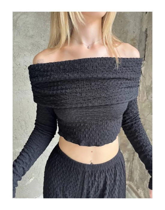 bysoca Kadın Siyah Madonna Yaka Düşük Omuz Gofre Kumaş Dokulu Crop Bluz
