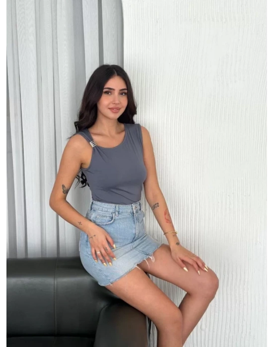 Osy Modal Yumuşak Dokulu Kumaş Bisiklet Yaka Sıfır Kol Bluz Omuz Toka Aksesuar Detaylı - Antrasit