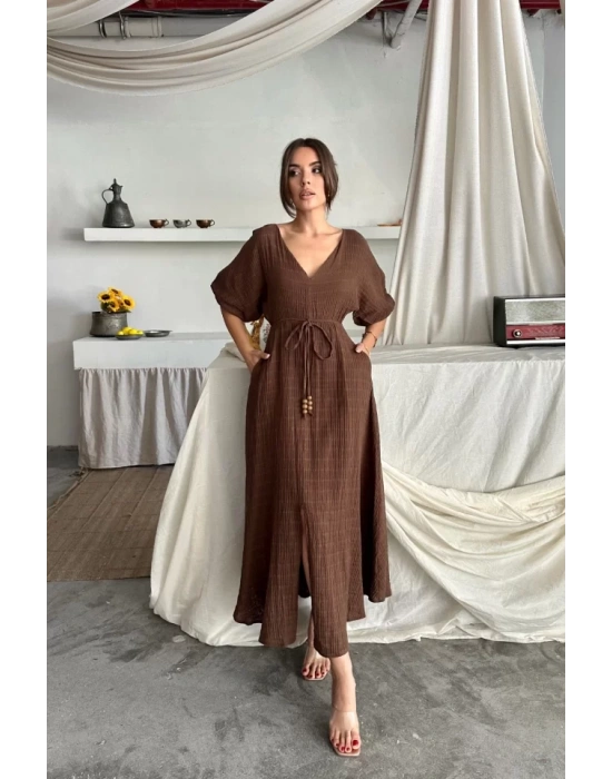 V YAKA BEL BONCUK BAĞLAMALI MÜSLİN ELBİSE YIRTMAÇ DETAYLI - Kahverengi