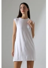 Kadın Beyaz Oversize Kolsuz Bisiklet Yaka Basic Viskon Kısa İçlik Tunik Elbise
