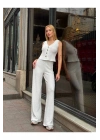 Kadın Beyaz V Yaka Düğmeli Yelek ve Yüksek Bel Bol Paça Pantolon Gofre Kumaş 2li Takım