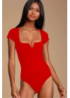 Kadın Kırmızı Göğüs Dekolteli V Yaka Detaylı Kare Yaka Kısa Kol İpek Jarse Bodysuit