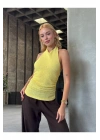 bysoca Kadın Sarı Halter Yaka Sırtı Açık Ayarlı Boyundan Düğmeli Gofre Dokulu Yazlık Crop Bluz