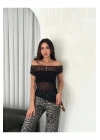 bysoca Kadın Siyah Kayık Yaka Asimetrik Kesim Fisto Dantel Transparan Crop Bluz