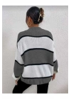Kadın Gri Beyaz Çizgili Yarım Balıkçı Yaka Oversize Yumuşak Dokulu Triko Kazak