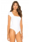 Kadın Beyaz Kare Yaka Kısa Kap Kol Vücudu Saran Sandy Kumaş Basic Tanga Bodysuit