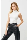 Kadın Beyaz Yarım Balıkçı Yaka Kolsuz Pamuklu Esnek Basic Atlet Body Bluz