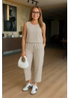 Kadın Bisiklet Yaka Kolsuz Bluz Ve Beli Lastikli Kısa Paça Pantolon Ikili Takım
