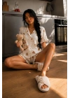 Kadın Kar Beyaz Ayıcık Desenli Kısa Kollu Düğmeli Şortlu Müslin Pamuklu Pijama Takımı