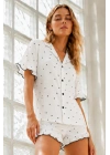 Kadın Beyaz Puantiyeli Düğmeli Gömlek Yaka Fırfırlı Kısa Kollu Şortlu Pijama Takımı