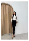 Kadın Siyah Kemerli Dar Paça Pantolon – Şıklığın Ve Rahatlığın Buluşması!