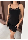 Kadın Siyah Viskon Kumaş Yaka ve Etek Ucu Dantel Detaylı İnce Askılı Mini Elbise